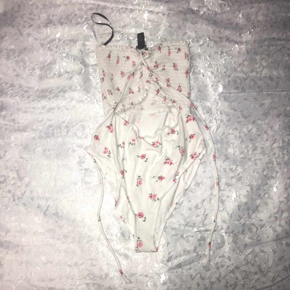 Body suit top pink and white sleeveless